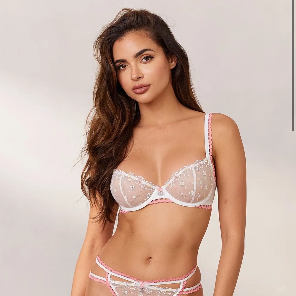 NWT Lounge Daisy Embroidered Balcony Bra